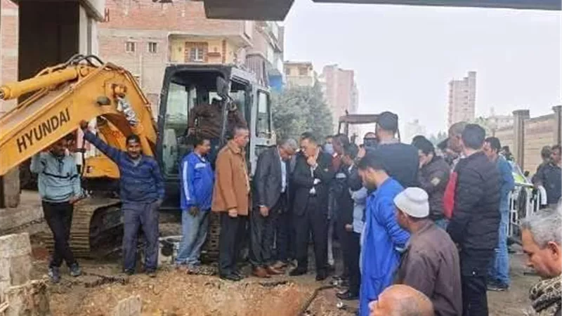 محافظ الشرقية يُتابع أعمال إصلاح خط طرد الصرف الصحي