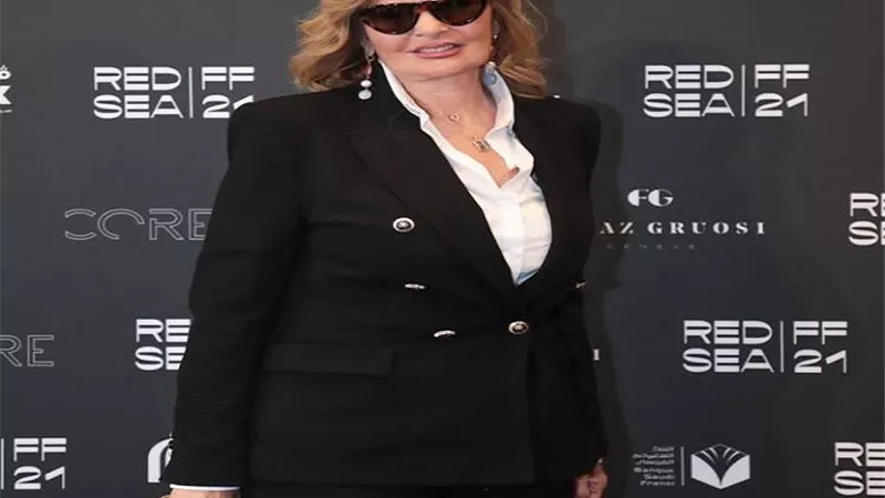 بإطلالة كلاسيكية .. يسرا تجذب الأنظار من مهرجان البحر الأحمر