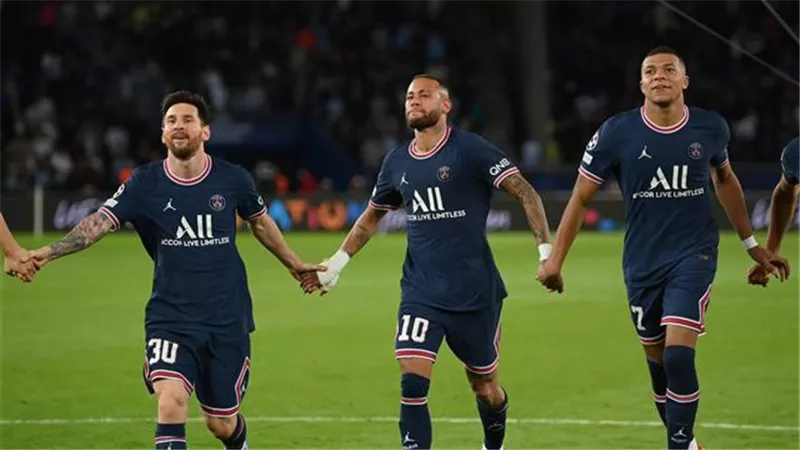 باريس سان جيرمان يواجه موناكو بقيادة ميسى فى الدورى الفرنسى
