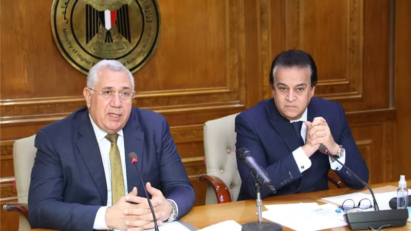 وزيرا الزراعة والتعليم العالي يشهدان توقيع بروتوكول تعاون لإنتاج اللقاح المُضاد لفيروس كورونا
