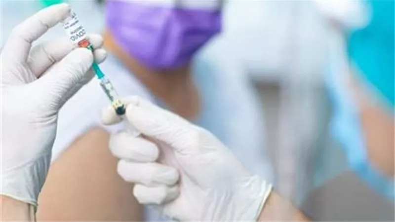 تايلاند تقلص المدة الزمنية لتلقي الجرعات المعززة تحسبا لانتشار 