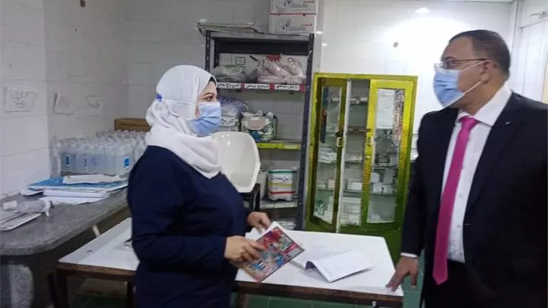 الحفناوي يتفقد أقسام العزل بمستشفى السويس العام واستقبال الباطنة لمتابعة سير العمل
