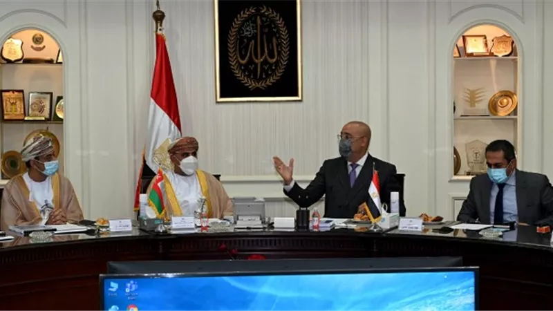 تفاصيل اجتماع وزير الإسكان مع نظيره العُمانى وسفير عُمان.. بالصور