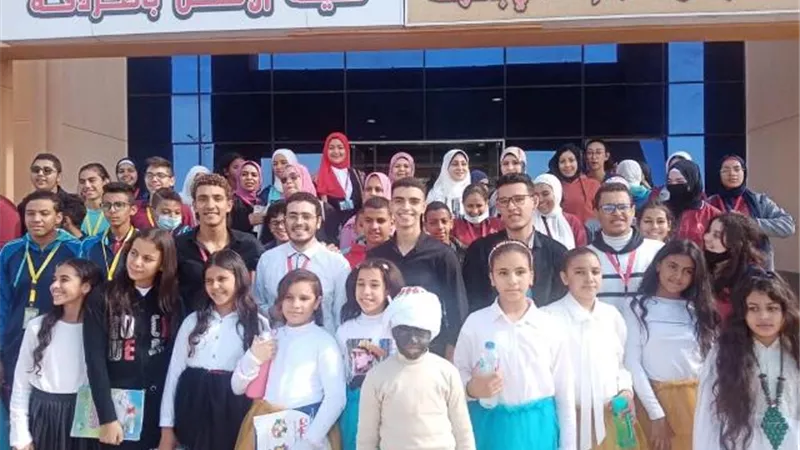 الحاسبات والذكاء الاصطناعي تكرم الطالب المثالى والطالبة المثالية بالغردقة