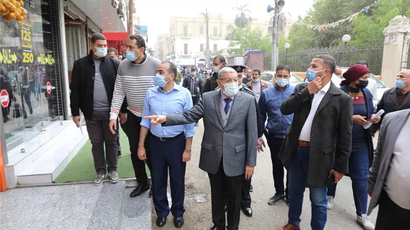 محافظ المنيا يقود حملة لازالة اشغالات الشوارع بمدينة المنيا