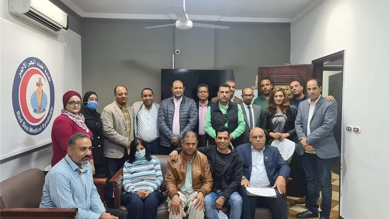 نقابة أطباء البحر الأحمر تكرم مديرا مكتب الجمهورية والمساء