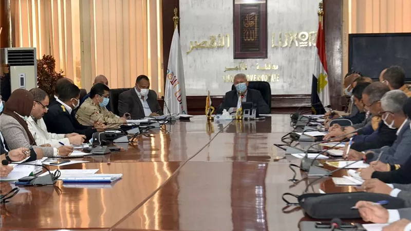 مواجهة التقلبات الجوية والمواقف وسيارات الكبود فى الجلسة السابعة لتنفيذى الاقصر