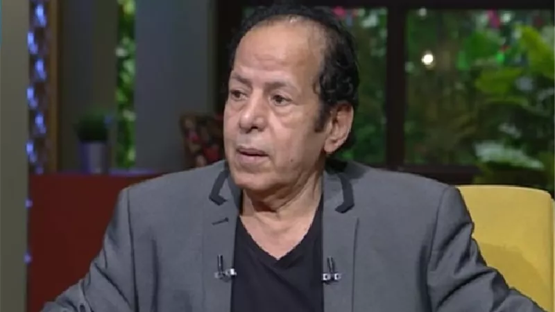 نجل عادل الفار يكشف عن تطورات حاله والده الصحية بعد نقله الرعاية المركزة