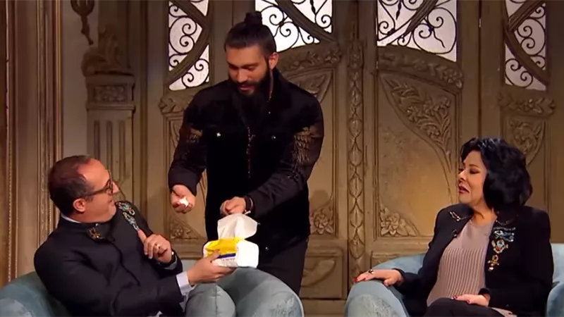 خدعة الساحر كريس المصري يسبب ذعر لـ صاحبة السعادة