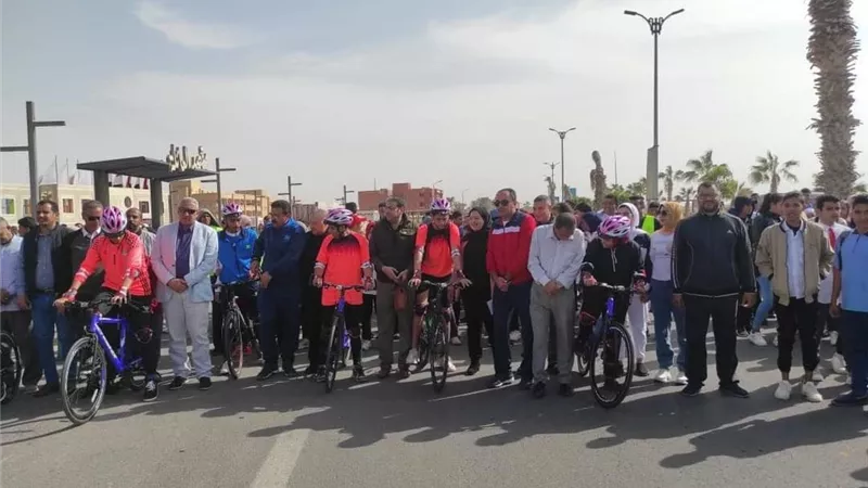 طلاب مدارس طور سيناء يشاركون في مسيرة واحتفالية المحافظة باليوم العالمي لحقوق الإنسان