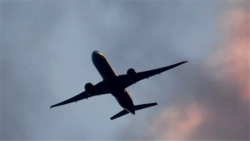 سلاح الطيران الأمريكي يسرح 27 فردا لرفضهم الحصول على لقاح كوفيد-19