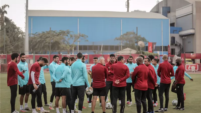 الأهلي يستأنف تدريباته بمحاضرة ومران بدني في «الجيم»