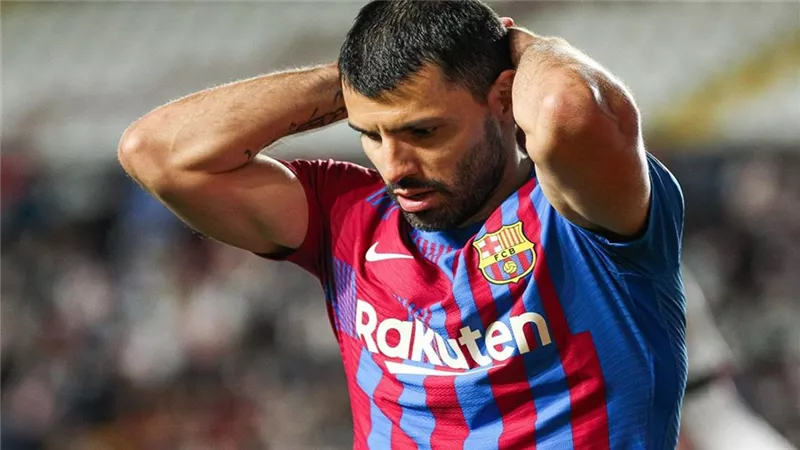 برشلونة يعلن موعد المؤتمر الصحفي لاعتزال أجويرو