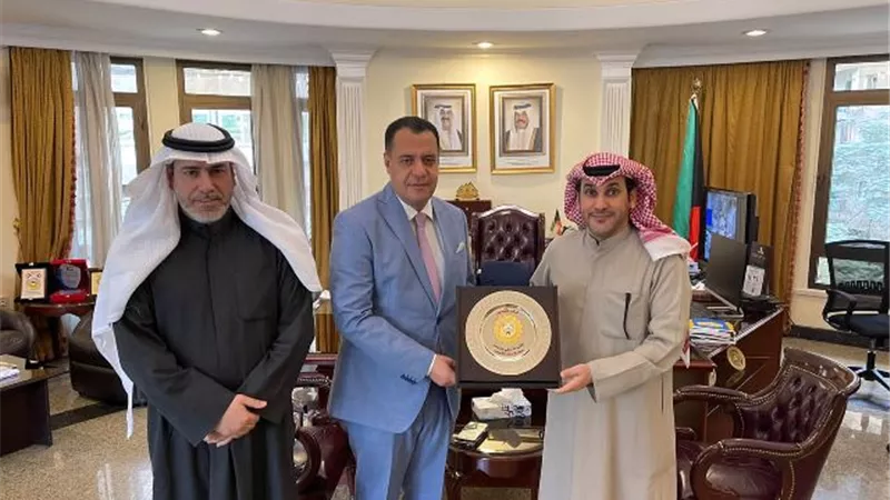 المكتب الثقافى بالسفارة الكويتية بالقاهرة يكرم نائب رئيس جامعة أسيوط.. بالصور