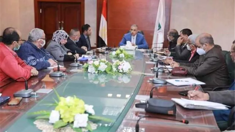 محافظ سوهاج يعقد اجتماعا مع لجان البت والتظلمات واسترداد أراضي أملاك الدولة