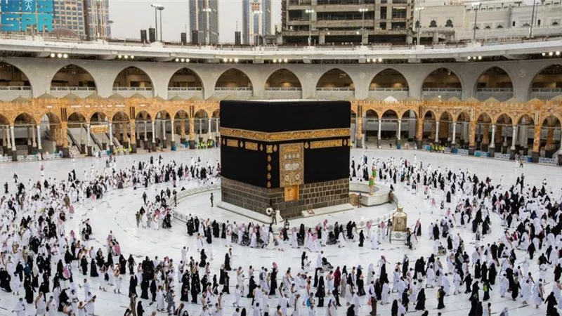 السعودية تعلن الفئات العمرية المسموح لها بأداء العمرة والصلاة في الحرمين