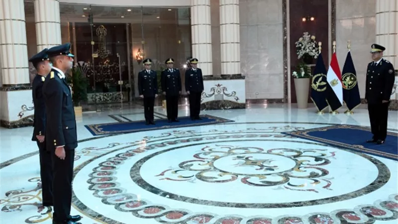 وزير الداخلية يصدق على تخريج عدد من طلبة الدور الثانى بكلية الشرطة