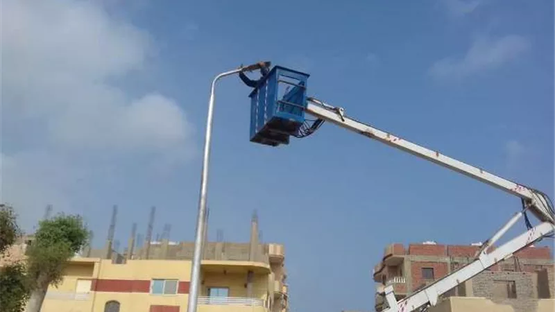 تكثيف اعمال صيانة أعمدة الإنارة وتغيير الكشافات ودفن الكابلات براس غارب