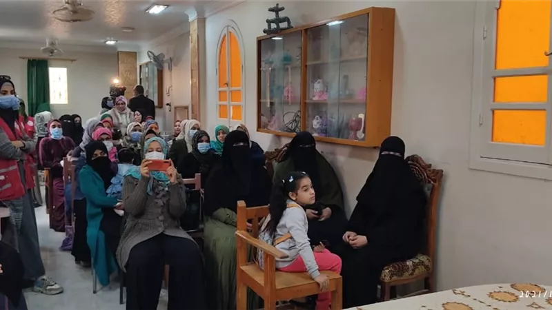 ندوة لتوعية الأمهات بفوائد تطعيم شلل الأطفال في السادات بالأربعين