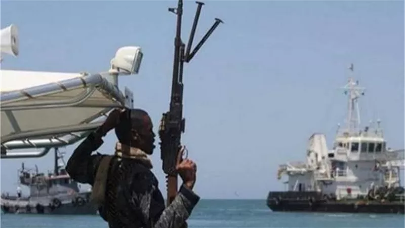 قراصنة يهاجمون سفينة حاويات يونانية ويحتجزون 6 أشخاص بخليج غينيا