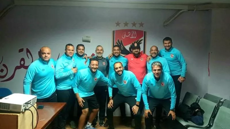 يانكون يتابع تدريبات الحراس بقطاع الناشئين في الأهلي