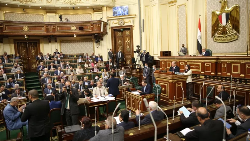 مصافحة النواب تثر الجدل داخل البرلمان