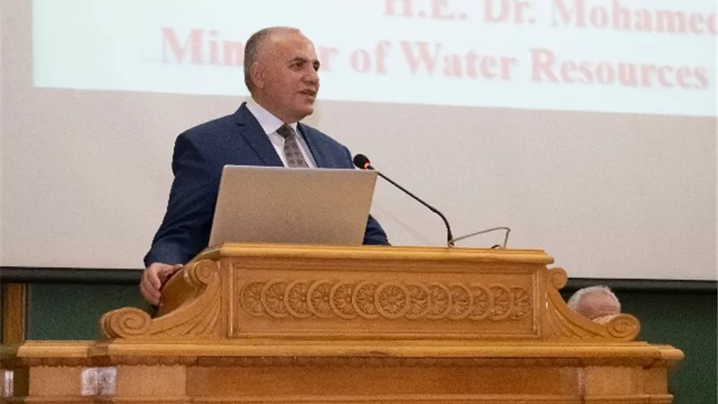 عبد العاطى يلتقى بطلاب زراعة جامعة القاهرة لعرض الموقف المائى في مصر