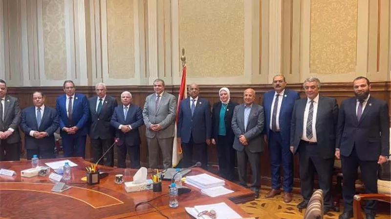 عمال مصر: الحوار المجتمعي حول مشروع قانون العمل يهدف الى تحقيق العدالة