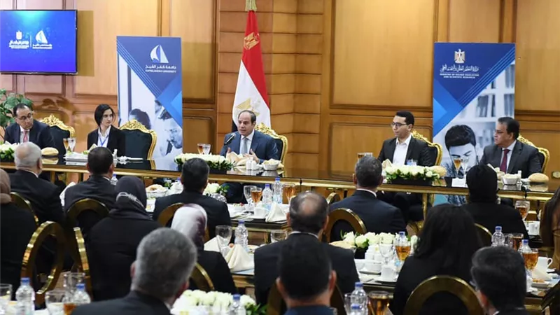 الرئيس يشارك في إفطار جماعي مع الطلاب والعاملين بجامعة كفر الشيخ