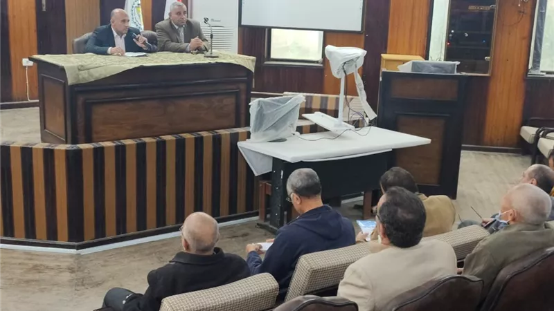 محافظ بني سويف يبحث تطوير العمل بمشروع رأس المال والإنتاج بالمدارس الفنية