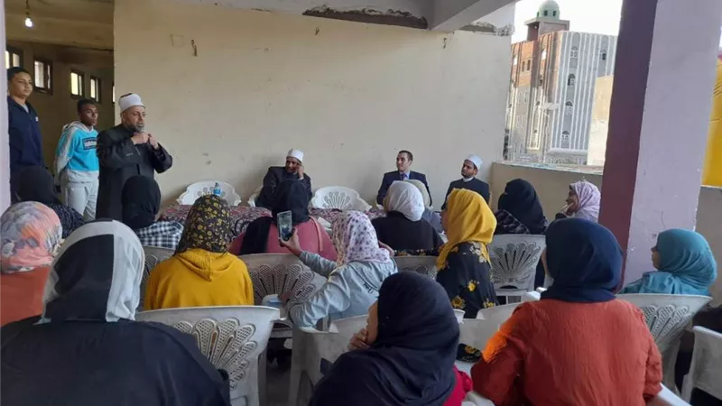 محافظ أسوان يتابع أنشطة الحملة التوعوية 