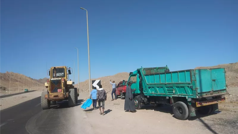 حملة نظافة ورفع للتراكمات والمخلفات بشوارع مدينة بسفاجا