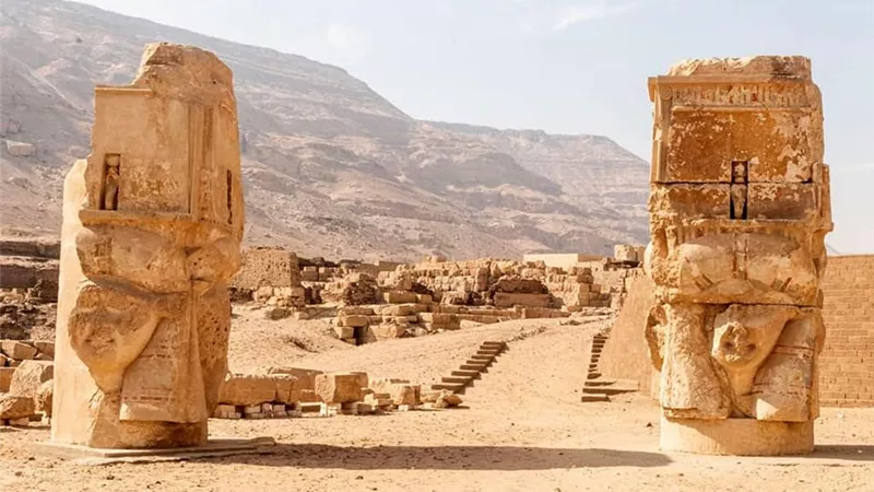 الكشف عن أكثر من ١٣ ألف أوستراكا بالشيخ حمد في سوهاج