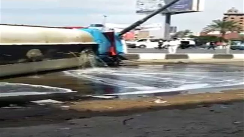 انقلاب سيارة مُحملة بالمواد البترولية بطريق الإسكندرية الصحراوى.. والأمن يجرى تحويلات مرورية