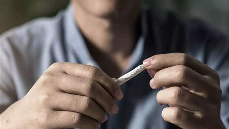 بعد تطبيق قانون فصل الموظف متعاطي المخدرات.. أنت بين اختيارين 