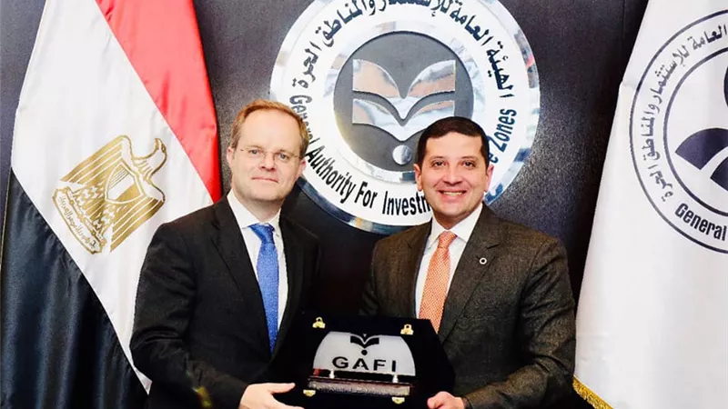 رئيس هيئة الاستثمار يبحث مع السفير البريطاني تعزيز العلاقات الاستثمارية
