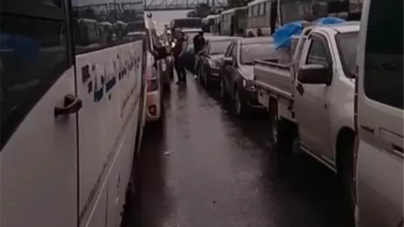 تكدس مروري بالطريق الصحرواي في برج العرب