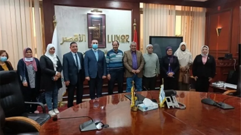 نائب محافظ الأقصر يجتمع مع اللجنة التنسيقية بالمجلس القومى للسكان