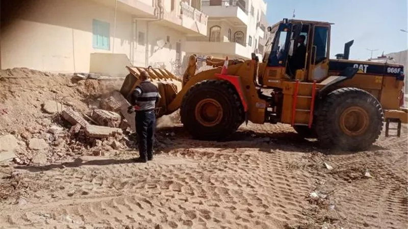 إزالة ١٥ حالة تعدى على أملاك الدولة بالغردقة