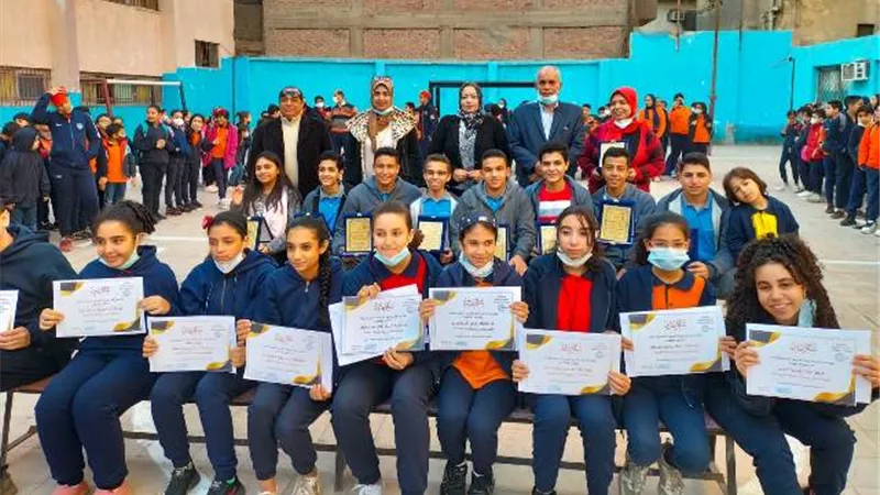 تكريم الطلاب المتفوقين بإدارة السيده زينب التعليمية فى القاهرة.. بالصور
