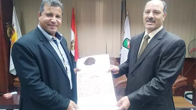 مدير تعليم سوهاج يكرم إدارة الإحصاء..صور