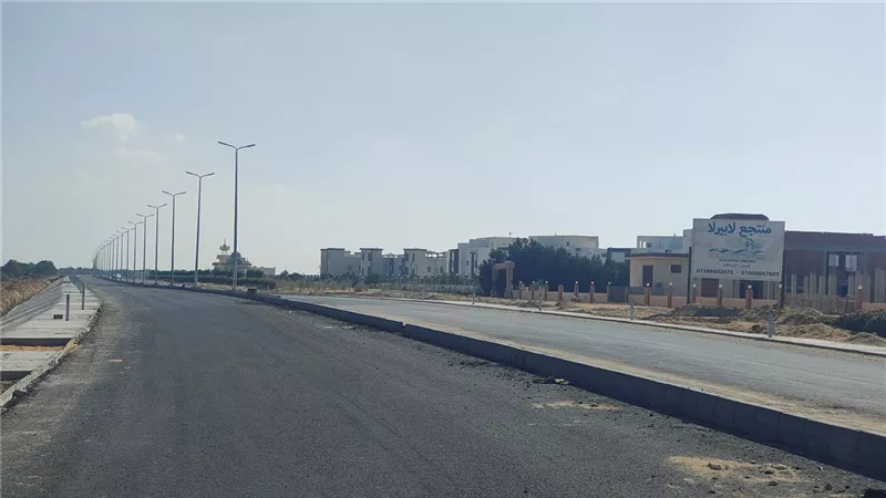 انتهاء رصف طريق القرى السياحية برأس سدر..صور