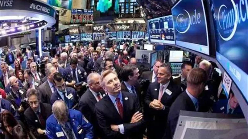 تراجع سوق الأسهم الأمريكية بعد هبوط ستاندرد آند بورز وداو جونز