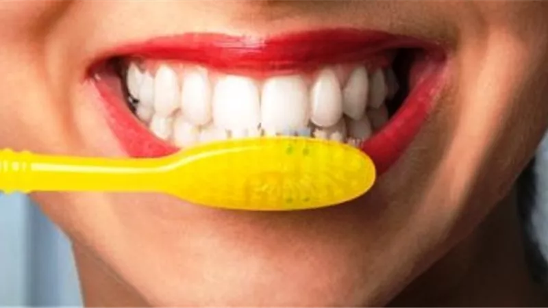 أيهما أفضل..استخدام فرشاة الأسنان أم السواك؟