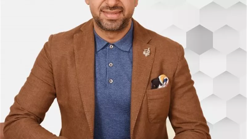 السيد مِنج.. مدمن نجاح