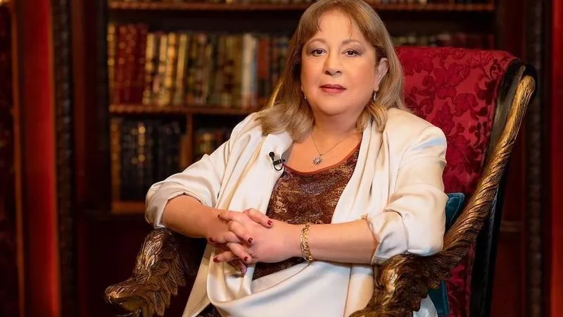 سمية الالفى تخضع لعملية خطيرة بعد اصابتها بالسرطان