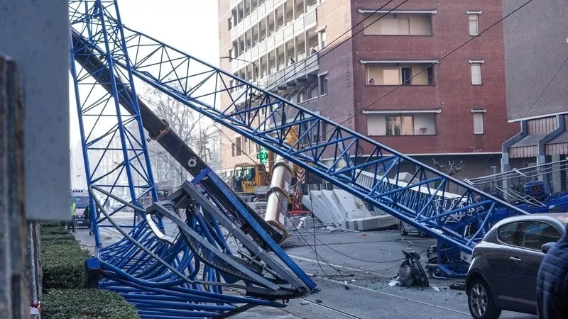 مصرع 3 أشخاص في حادث سقوط رافعة شمال إيطاليا