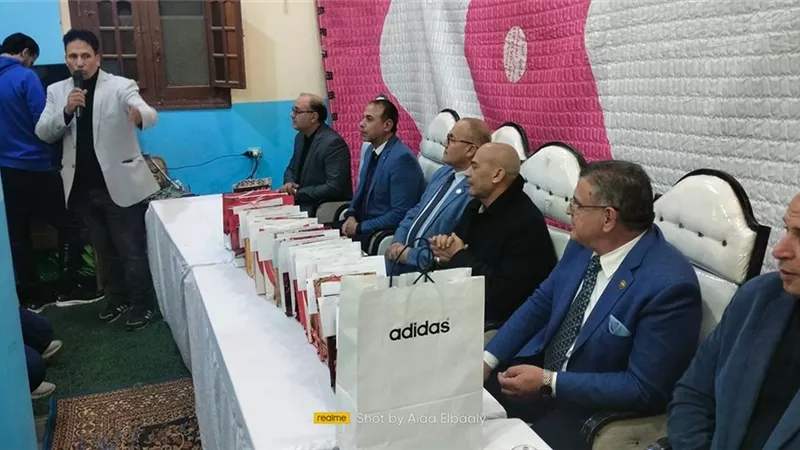 النائب احمد البعلي يكرم نعمة سعيد بطلة العالم في رفع الأثقال..صور