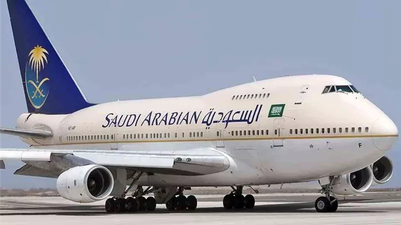 السعودية توصي بتجنب السفر للخارج وتقدم نصائح للقادمين إلى المملكة