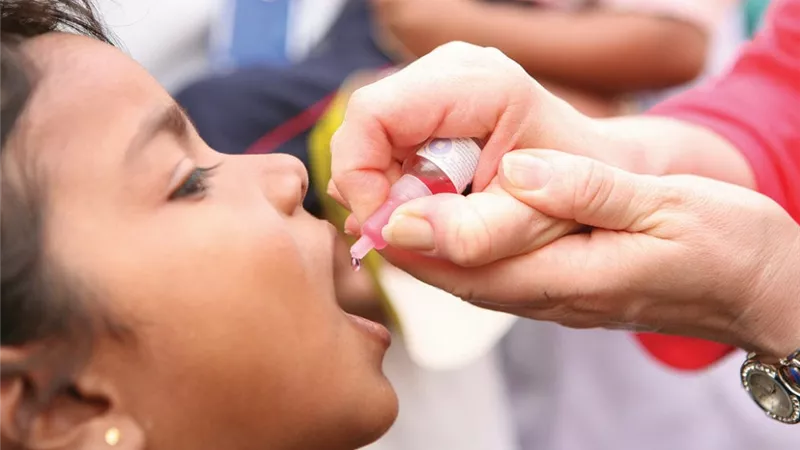 اليوم بدء حملة التطعيم ضد شلل الأطفال..فما حكم من يمتنع عنه؟